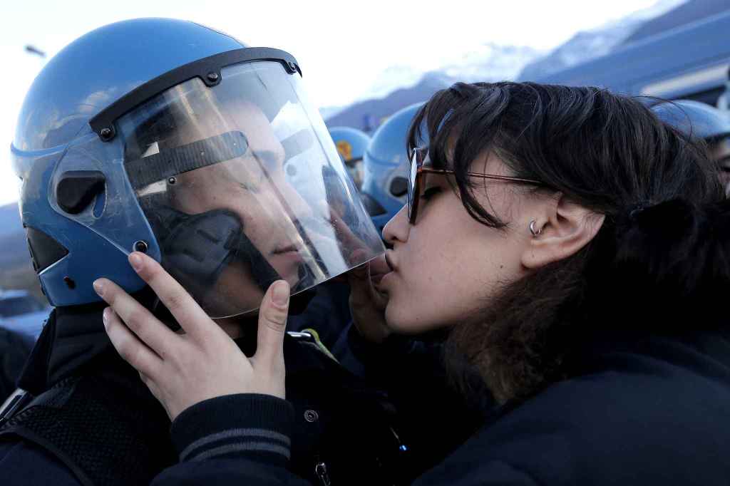 Una politica, etico-estetica.