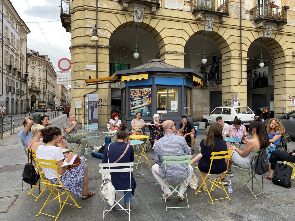 Costruire relazioni è un’azione politica: il modello torinese delle Portinerie di Comunità.